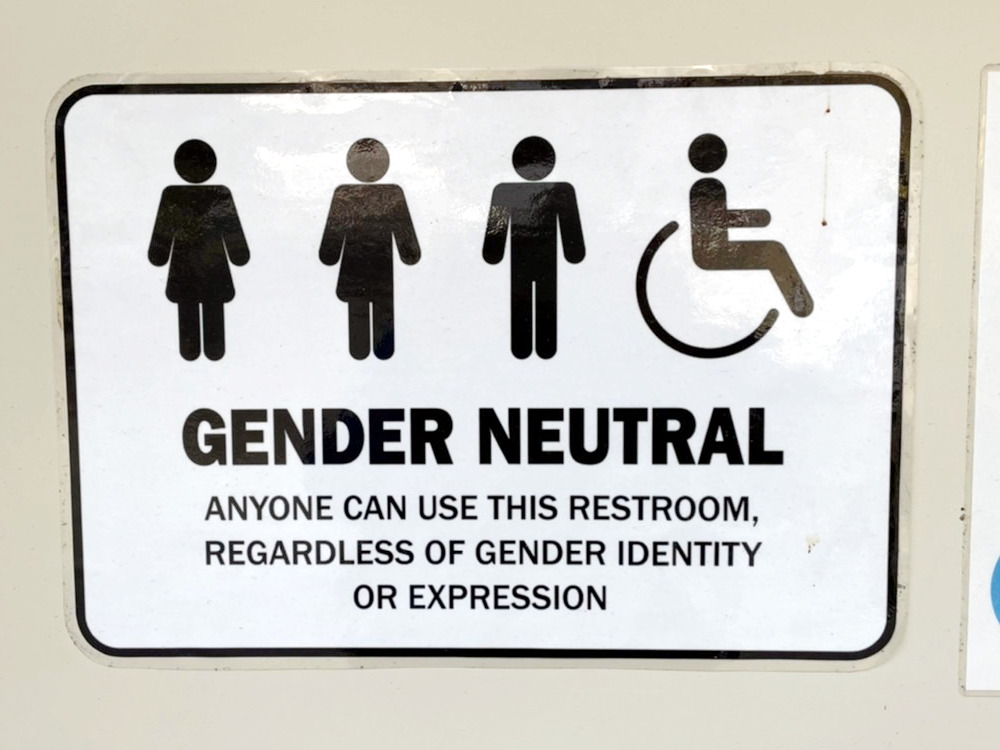 男女共用トイレについて なぜ必要 トイレマークに決まりはあるの No 1022 トイレマークつれづれ